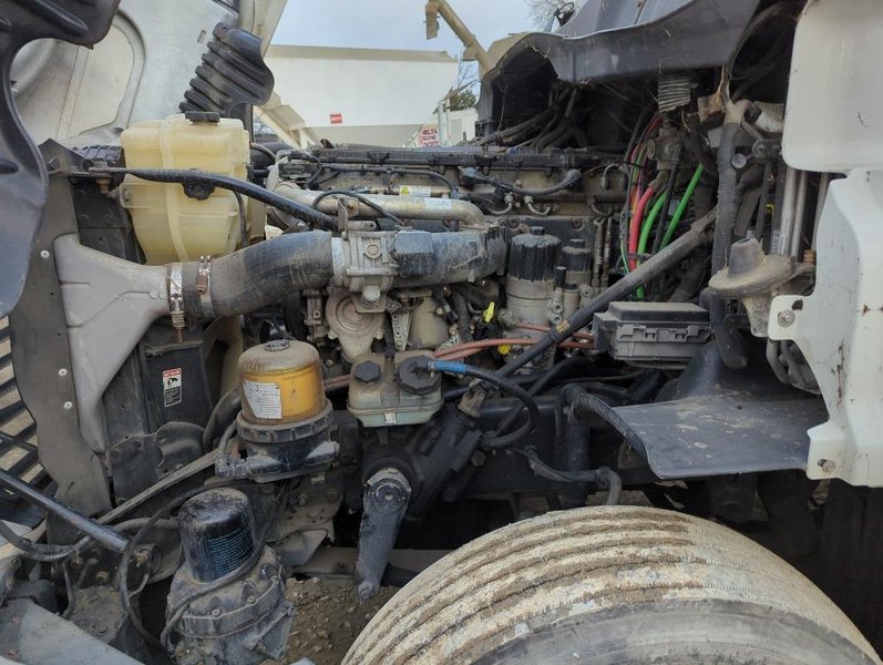 2013 Freightliner Cascadia 1FUJGLDR2DSBR0061