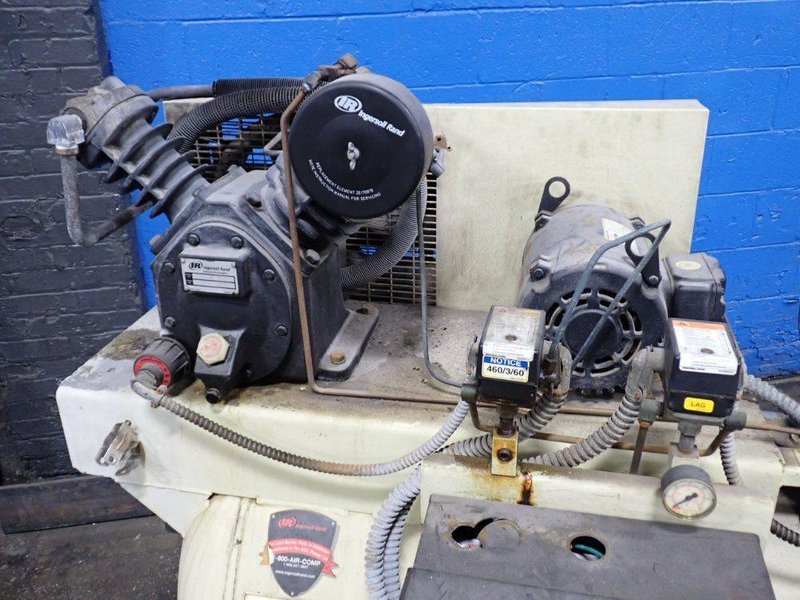 INGERSOLL RAND (2) 5.5//7.5 HP AIR COMPRESSOR  -  2475