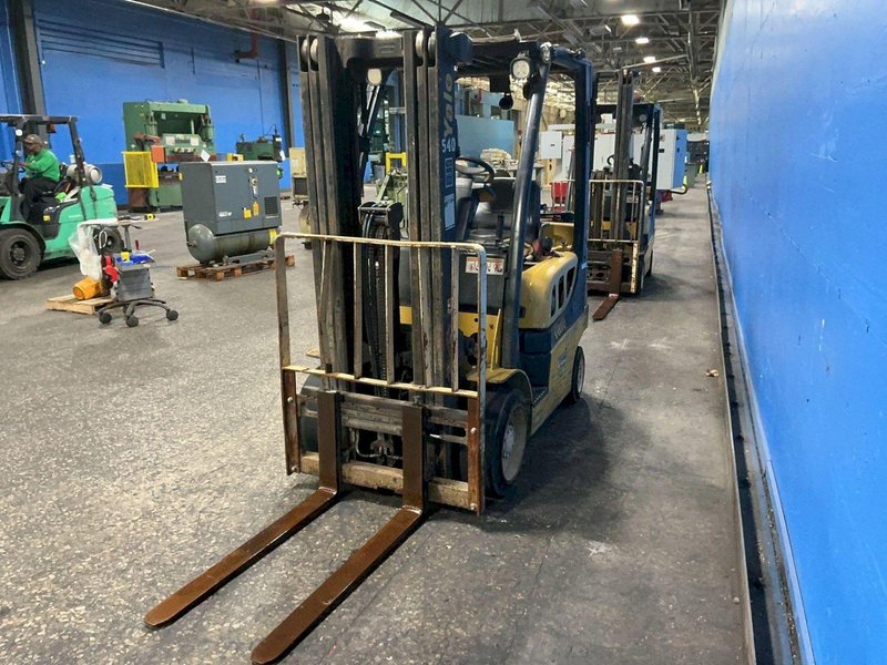 YALE 4800 LBS PROPANE FORKLIFT  -  GLC050VXNVSE083