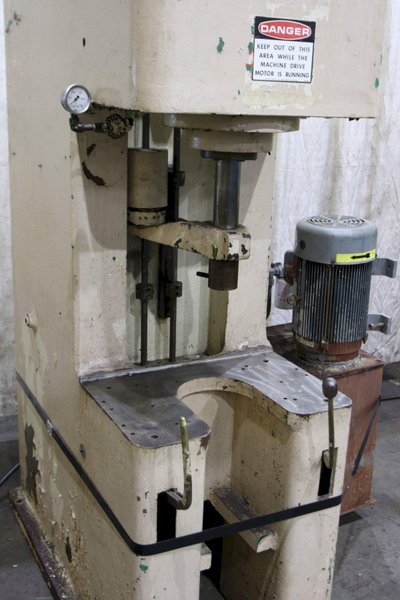 15 TON DENISON HYDRAULIC PRESS: STOCK #67090