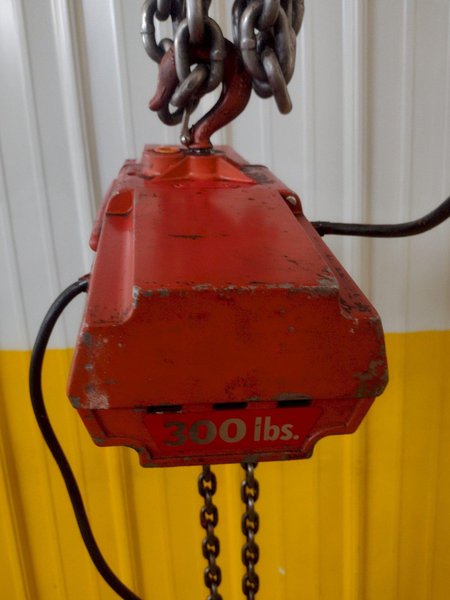 300 LB DAYTON MODEL #4Z358B ELECTRIC CHAIN HOIST, SINGLE PHASE 115V: STOCK 18547