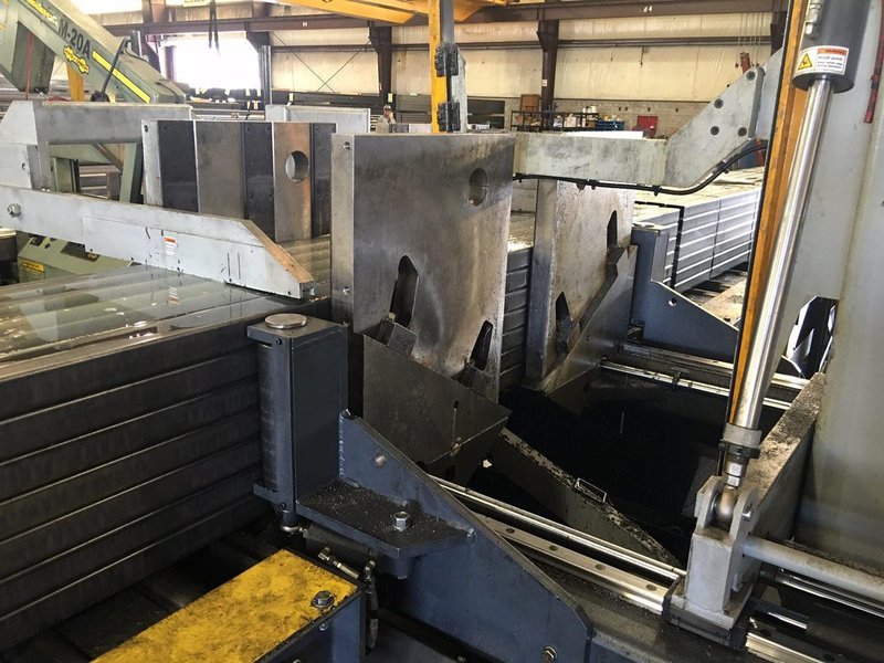 NEW - 30"H x 25"W HYD-MECH V-25 SEMI-AUTOMATIC VERTICAL TILT FRAME BAND SAW