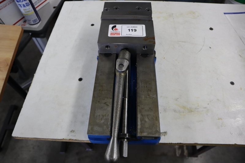 Kurt DX6 6" Machine Vise with Steel Hard Jaws and Handle- Auction Item
