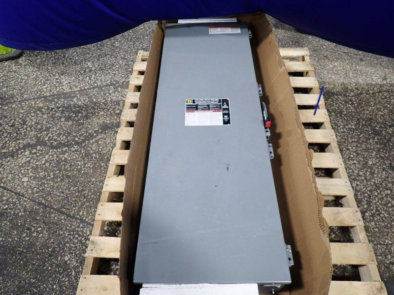 SQUARE D 600 A OUTDOOR BREAKER ENCLOSURE  -  L600AWK