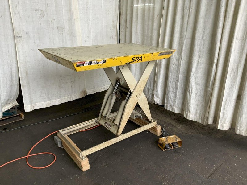 4000 LB SOUTHWORTH HYDRAULIC SCISSOR TABLE: STOCK #80985