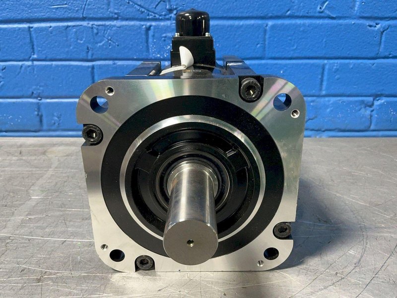 YASKAWA ELECTRIC 4.4 KW AC SERVO MOTOR  -  SGM7G-44A7A2E