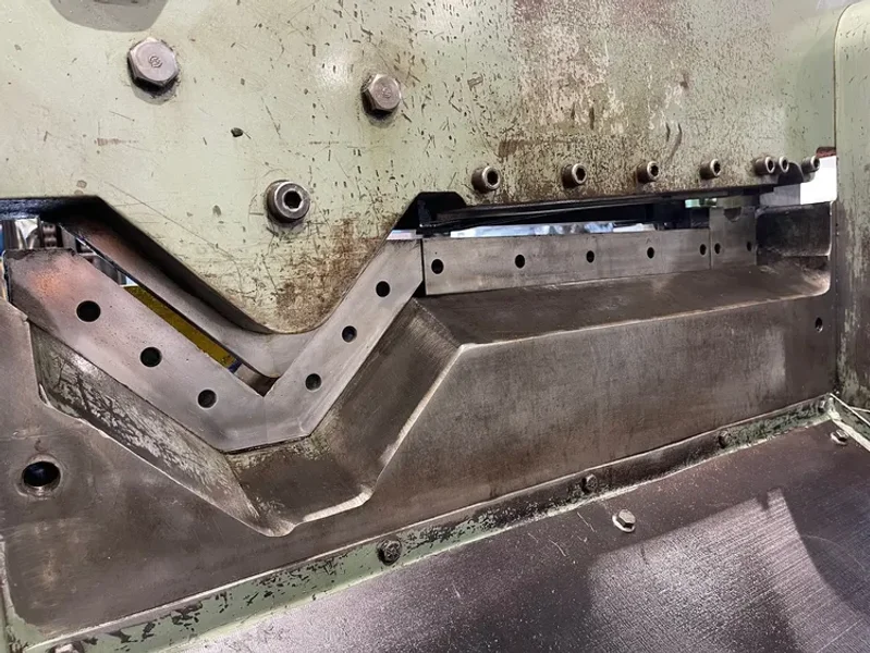 PIRANHA P-90  90 Ton Hydraulic Ironworker 1994’ USA 7118