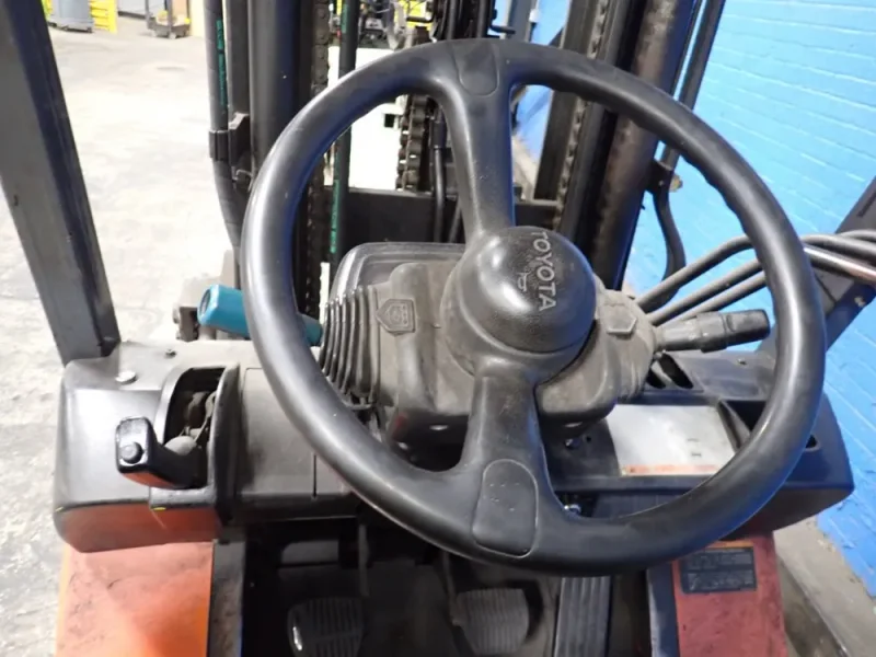 TOYOTA 5600 LBS PROPANE FORKLIFT  -  7FGCU30