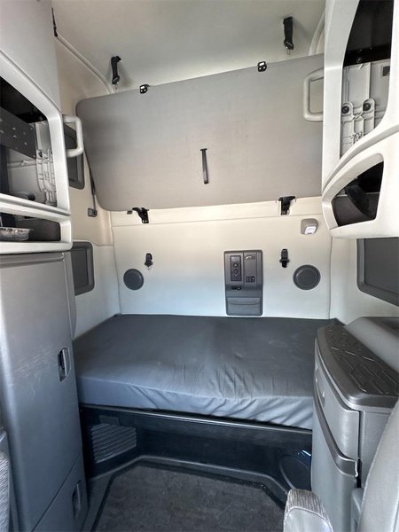 2022 Volvo VNL64T 760 4V4NC9EH9NN602667