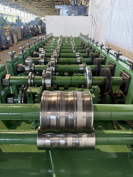 15 STAND  X 3" ARBOR  X 50" PEARSON LOC SEAM ROLL FORMING PANEL MILL. STOCK # 0663325