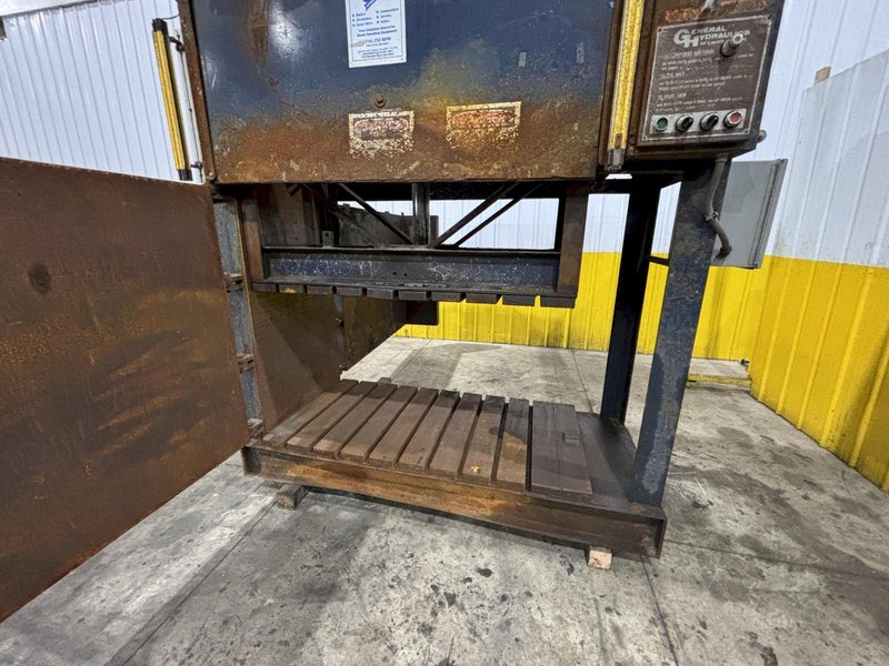 60&quot; X 48&quot; X 30&quot; ELY ENTERPRISES VERTICAL HYDRAULIC BALER: STOCK #23657