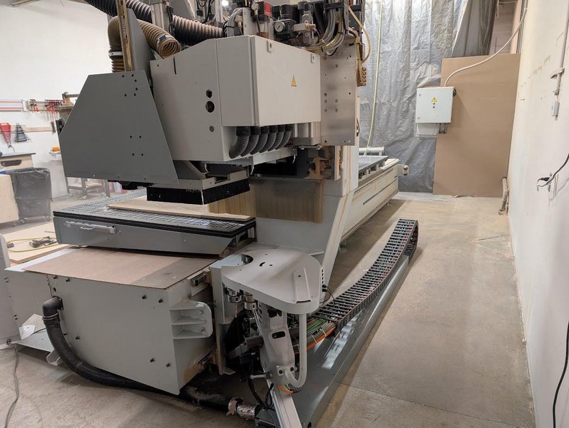 5’ x 12’ Holzher Uni-Master 7226Me CNC Router, 2006 – Tool Changer, 2 Becker Pumps