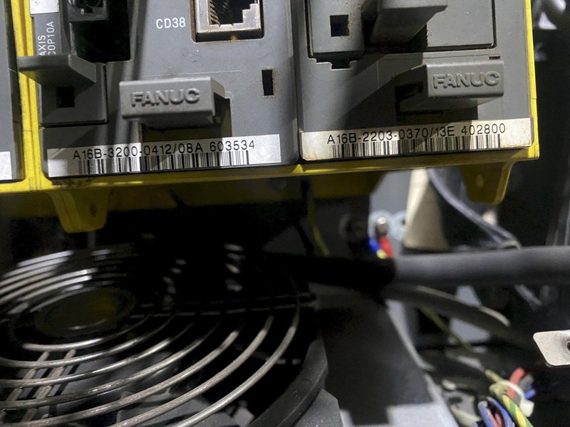 FANUC – R-2000iA/200T w/ R-J3iB Controls PARTS ONLY