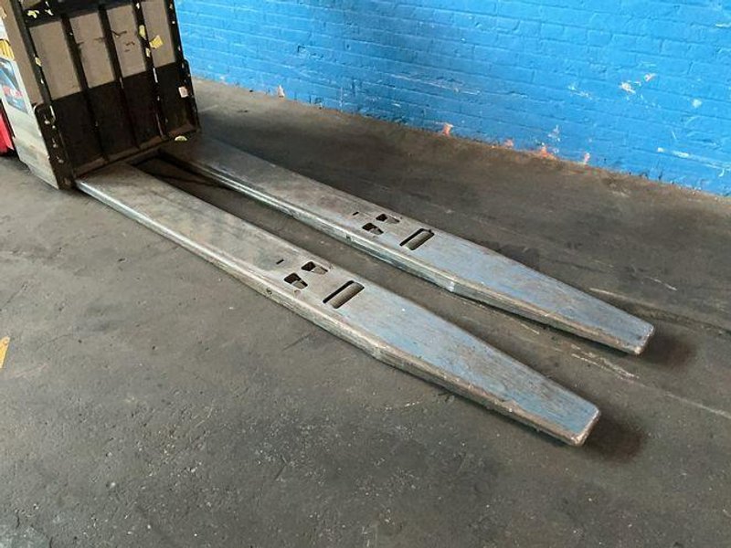 Raymond  8000 Lbs  Electric Pallet Jack  - 8410