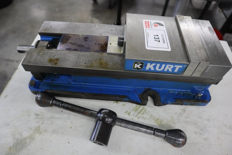 Kurt D688 6" Machine Vise with Steel Hard Jaws and Handle- Auction Item