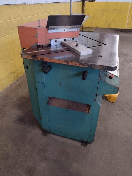 10&quot; X 10&quot; X 3/16 UNIPUNCH MODEL COMACA CH 260 HYDRAULIC ANGLE NOTCHER: STOCK 17381