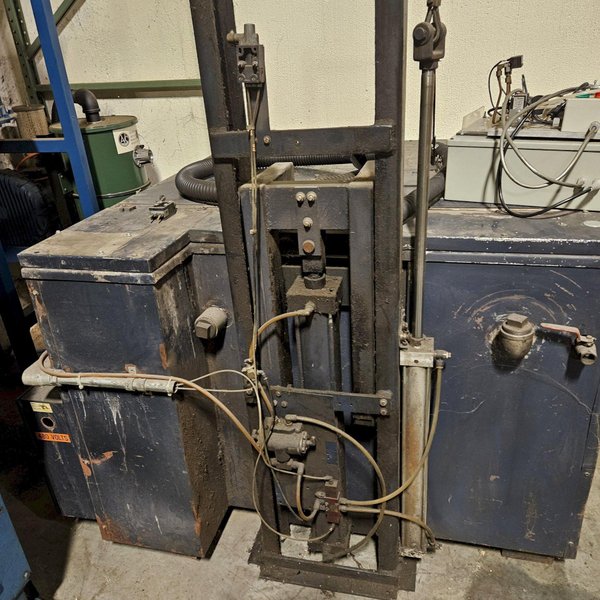 TOP-LOAD TYPE PARTS WASHER. STOCK # 0236025.