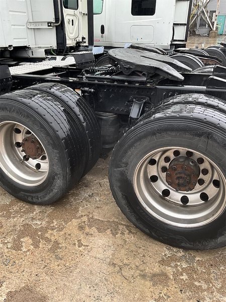 2023 Volvo  4V4NC9EHXPN310965