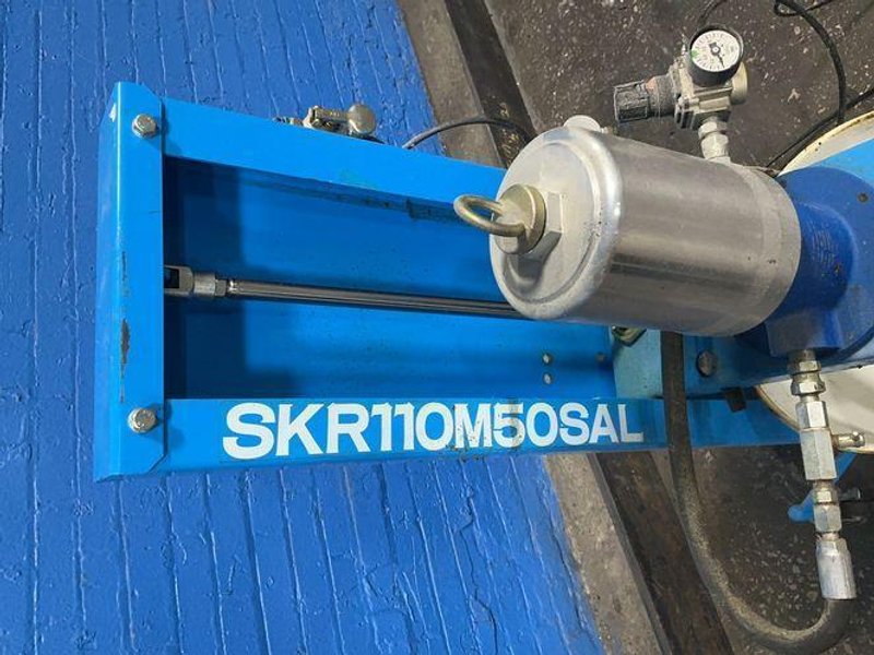 YAMADA 50:1 RATIO AIR-POWERED GREASE PUMP  -  SKR110M50SAL