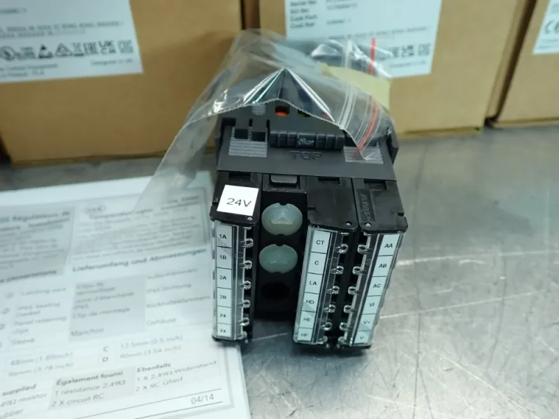 EUTOTHERM TEMPERATURE CONTROLLER, 15PCS  -  3216