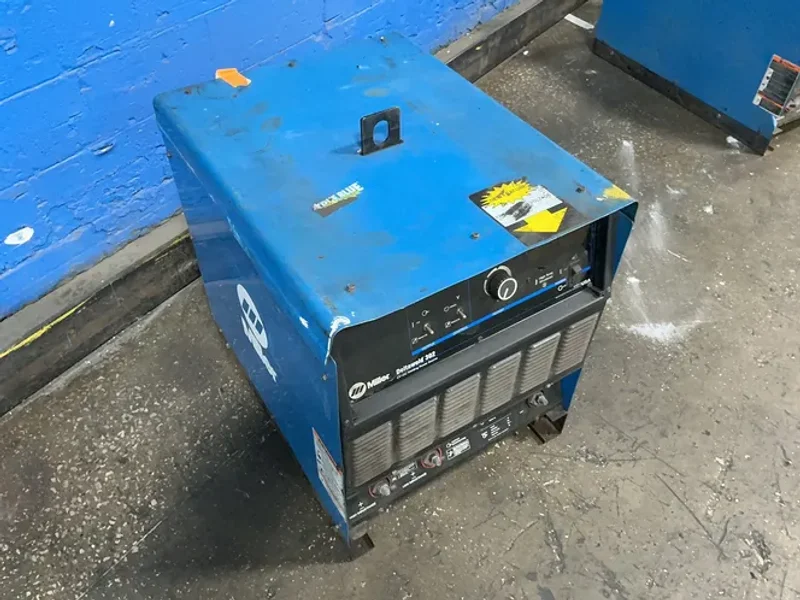 MILLER 300 AMPS WELDER  -  DELTAWELD 302