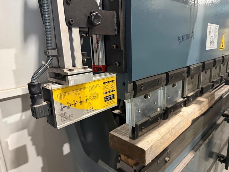 Durma AD-S - 175 ton x 3700 mm CNC