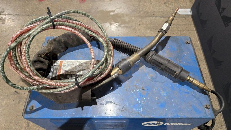 MILLER COOLMATE 3 WATER COOLANT SYSTEM 3GALLON 500AMP USED