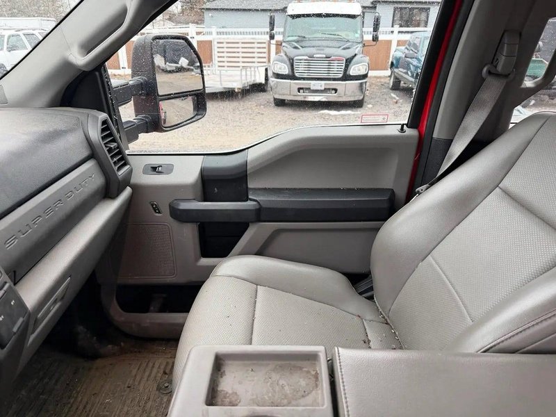 Ford F550 Flatbed Truck, 2019 – w/ Switch-N-Go Hoist