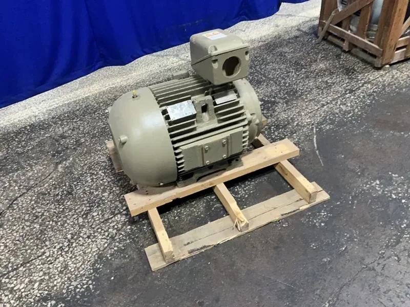 40 HP MOTOR   -  5KS324SAA1037