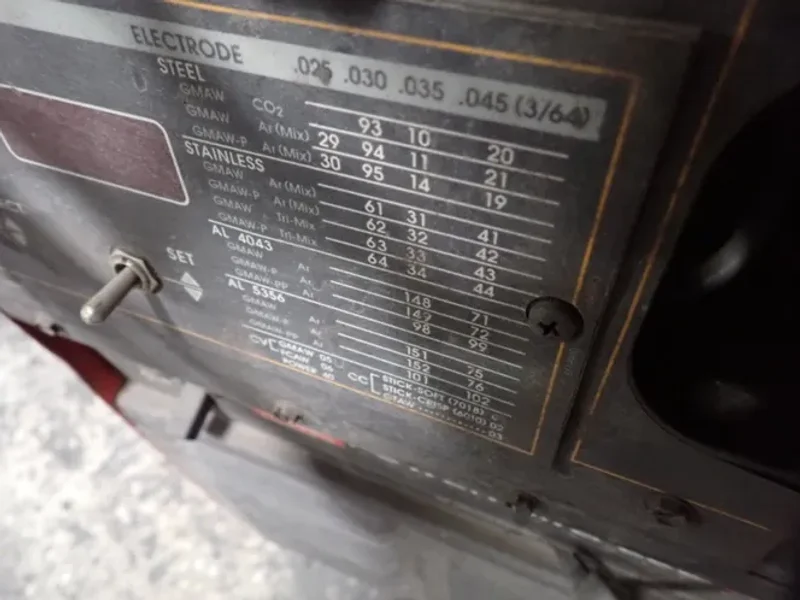 LINCOLN ELECTRIC 350 A WELDER   -  POWER MIG 350MP