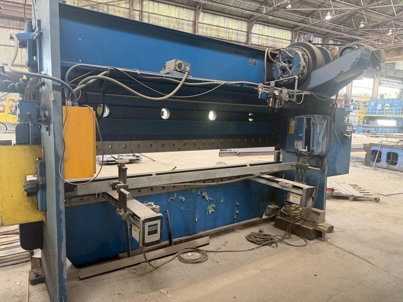 135 TON X 10' CINCINNATI # 5 MECHANICAL PRESS BRAKE. STOCK #0773626