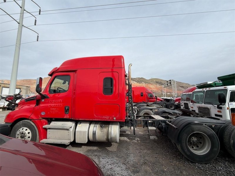 2020 Freightliner Cascadia 1FUJHHDV4LLLC1676
