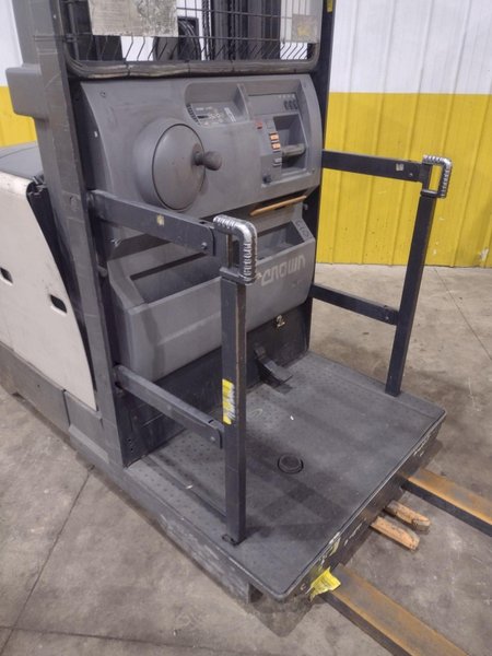 3,000 LB CROWN MODEL #SP 3500 ELECTRIC ORDER PICKER FORKLIFT 2018 : YOBRO #25407