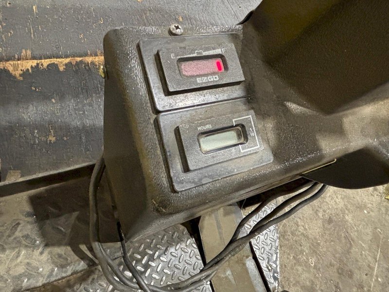 24 VOLT EZ-GO MODEL XI-640 TEXTRON CHASER/TUGGER CART #35: YOBRO #24633