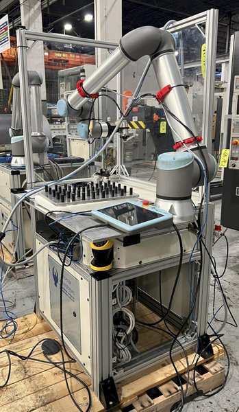 Universal Robots UR10e Cobot With Parts loading base/station. New-2021