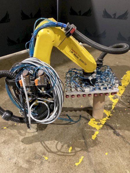 FANUC LR MATE 200iD w/ R-30iB Mate PLUS Controller, Gripper EOA Included USED