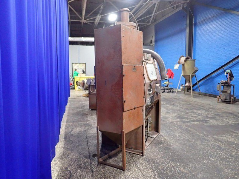 EMPIRE ABRASIVE BLASTING CABINET W/ DUST COLLECTOR  -  PF-3648