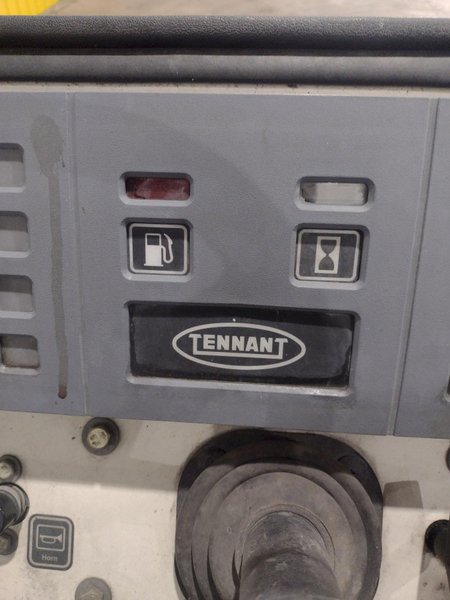 TENNANT 2400 FLOOR SCRUBBER: STOCK #18641