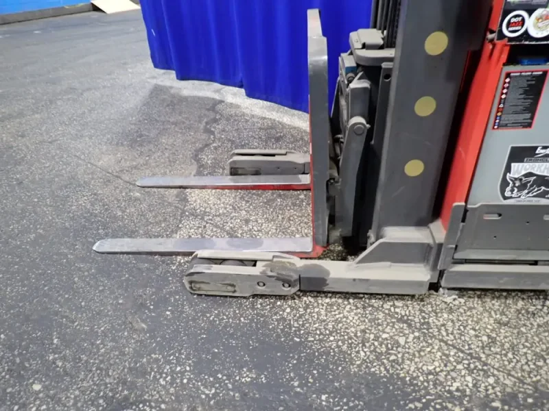 RAYMOND 4500 LBS ELECTRIC STAND UP FORK LIFT  -  EZ R40TT