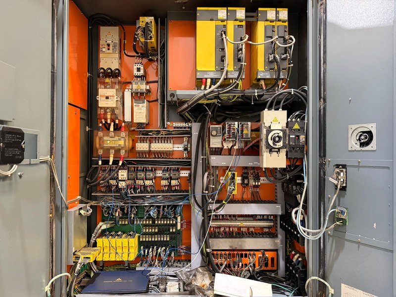 Kitamura Mycenter 4XiF CNC Vertical Machining Center – 50 Taper Mill