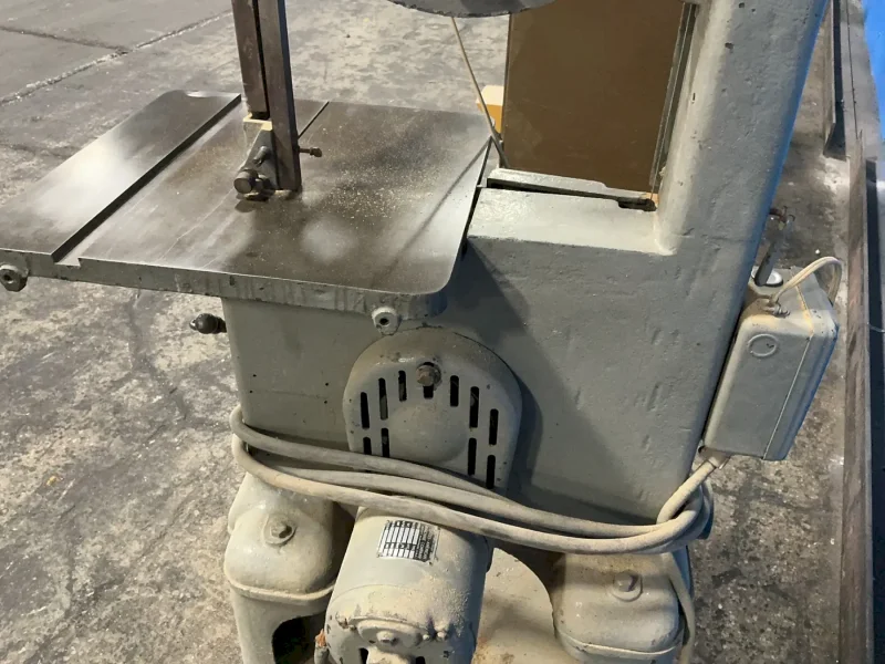YATES 16”X8” VERTICAL BAND SAW