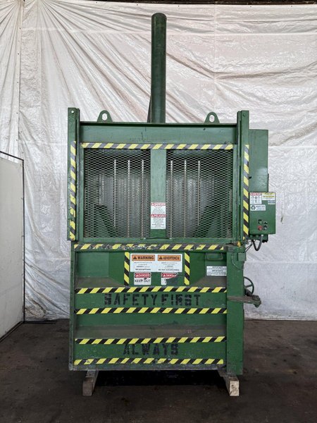 VERTICAL HYDRAULIC BALER. STOCK #0447725