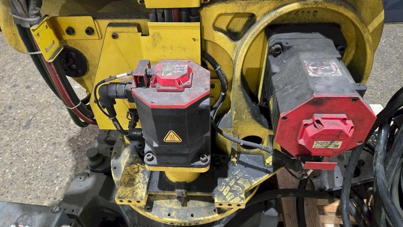 FANUC R-2000IB/210F + R30IB ROBOT ARM AND CONTROL CABINET – NO PENDANT USED