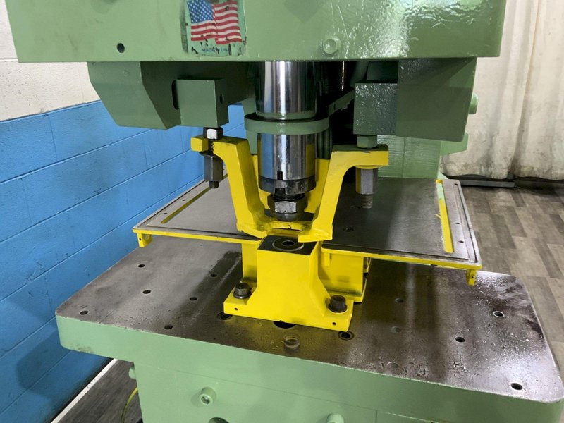 140 TON PIRANHA PII-140 HYDRAULIC IRONWORKER: STOCK #80755