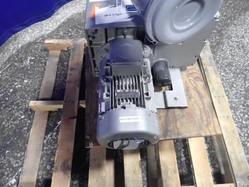 BECKER 165/198 M^3/H VACUUM PUMP  -  U5.16610-03