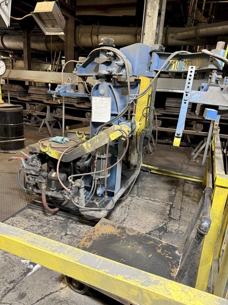 Osborn model 3161-8 rotolift molding machine s/n 16467-J with matchplate handler