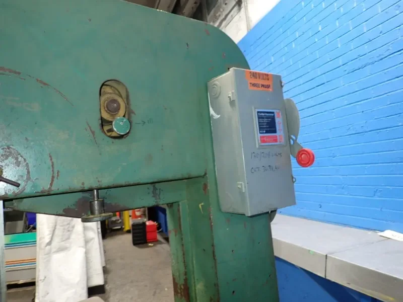 19" THROAT VERTICAL BAND SAW