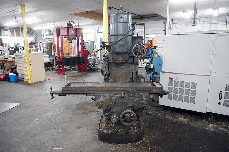 CINCINNATI MODEL #2V VERTICAL MILLING MACHINE: YOBRO #25931