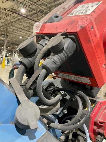 FANUC ARC MATE 120ID/12L ARC  W R30IB CONTROLLER + FRONIUS TPS 400I WELDER