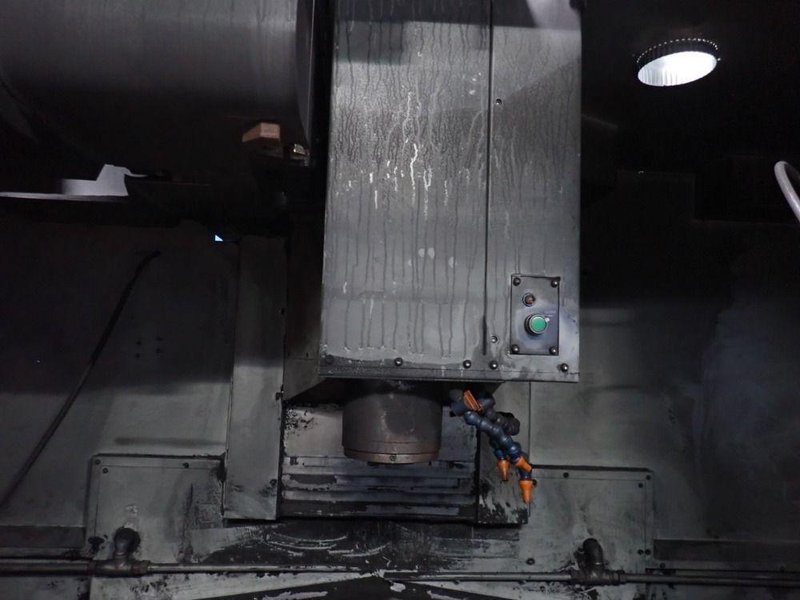 HYUNDAI WAI CORPORATION 33" X 25.5" CNC VMC  -  VX650/40